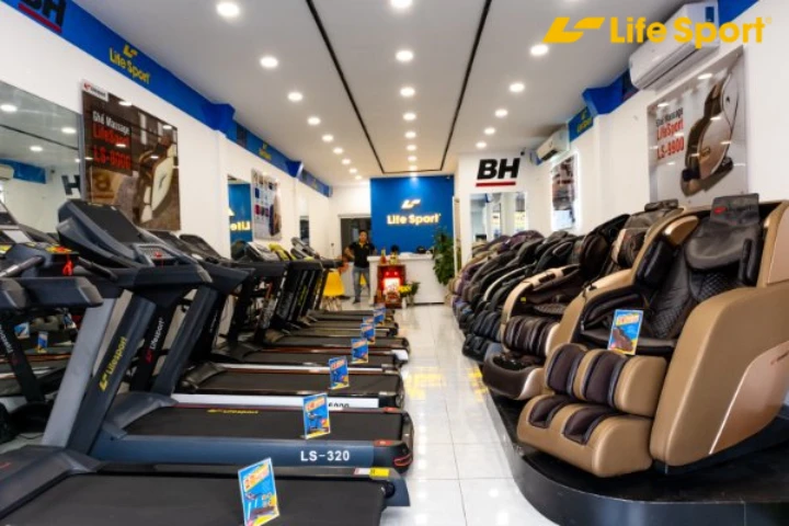 Thiết bị thể thao trưng bày tại Lifesport