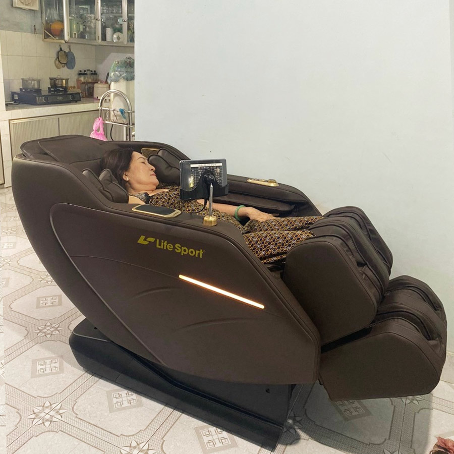 Lifesport Giao Ghế Massage LS-369 Cho Cô Nga Tại Hồ Chí Minh 