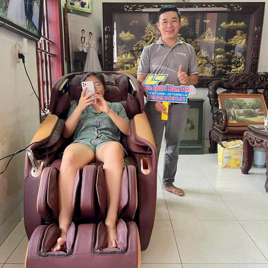 Gia Đình Chị Tâm Ở Nam Định Đã Chọn Mua Ghế Massage LS-911