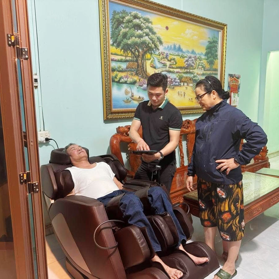 Anh Hoàng Ở Bắc Ninh Tặng Ghế Massage Lifesport LS-169 Cho Bố Mẹ