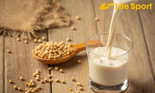 Sữa đậu nành có tác dụng gì đối với sức khỏe của phụ nữ?
