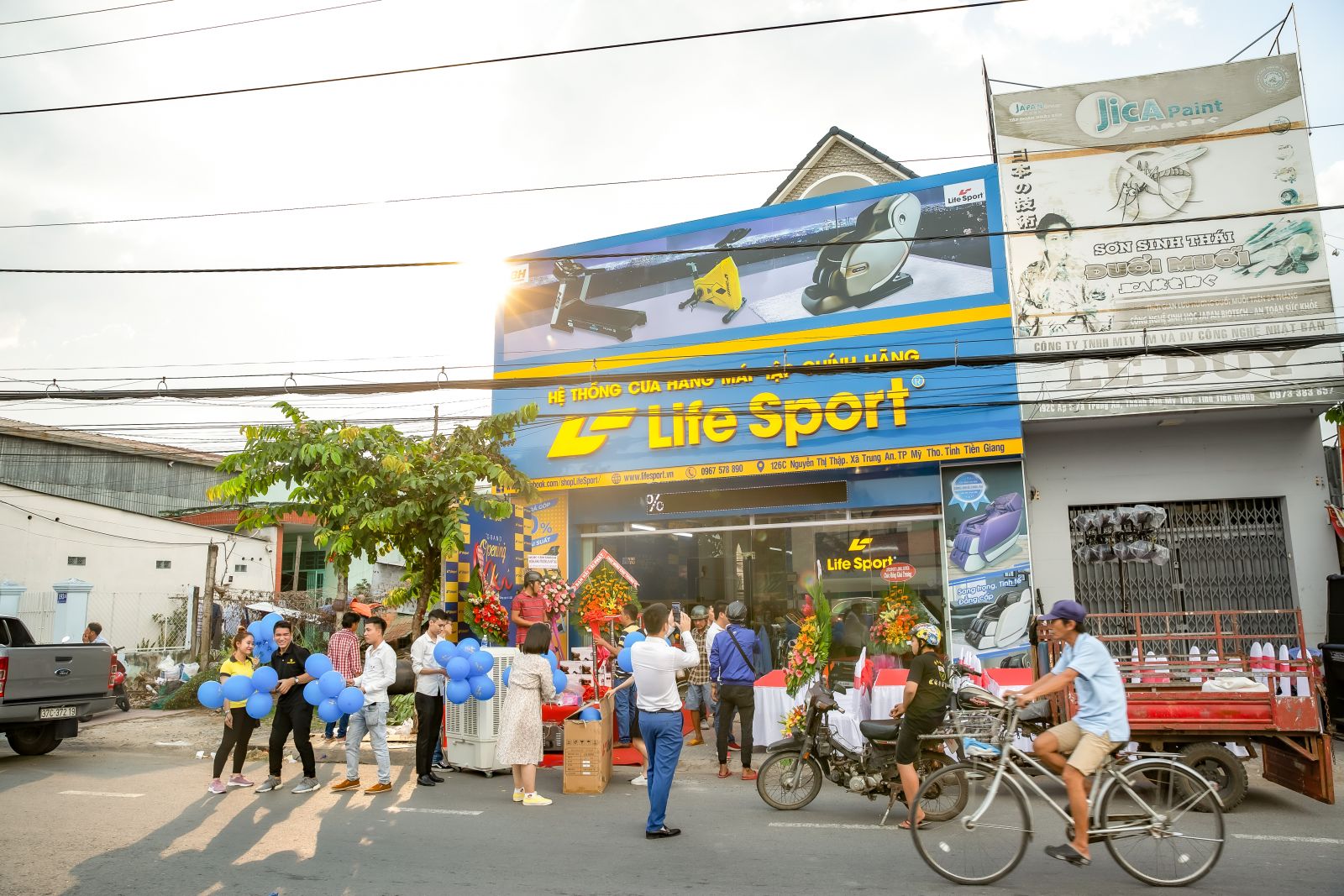 Hình ảnh showroom trưng bày thiết bị xe đạp tập Lifesport Tiền Giang