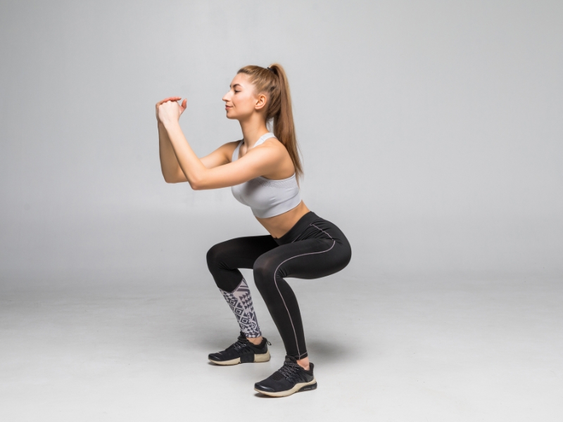 Squat Jumps - Vừa tăng sức bền vừa giảm béo vùng bụng