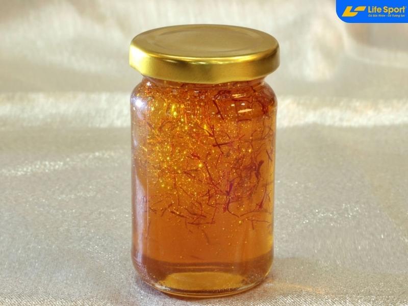 Cách Uống Nhụy Hoa Nghệ Tây Chữa Mất Ngủ Tại Nhà Bí quyết ngủ ngon với nhụy hoa nghệ tây và mật ong