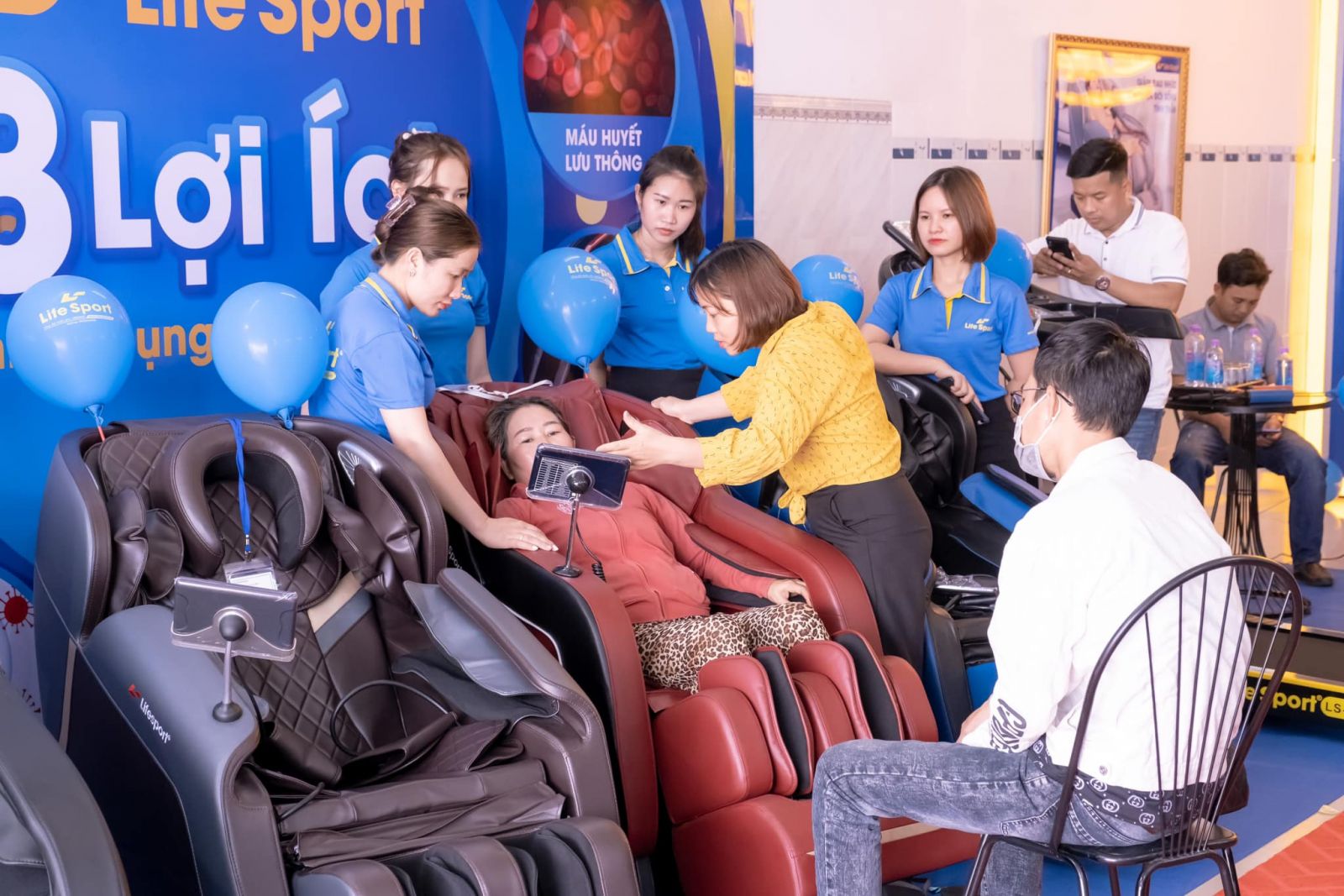 Giá ghế massage tại Nha Trang Khánh Hòa