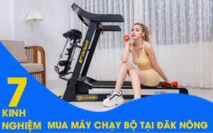 Máy chạy bộ tại Đăk Nông mang lại khả năng tập luyện dễ dàng tại nhà giúp săn chắc bắp cơ, duy trì vóc dáng cân đối và hỗ trợ cải thiện sức khỏe. Nếu bạn đang tìm kiếm một sản phẩm máy chạy bộ điện cho cả gia đình, đừng quá vội, hãy tham khảo 7 kinh nghiệm dưới đây nhé! 1. Kinh nghiệm mua máy chạy bộ Đăk Nông phù hợp Trước kia, máy chạy bộ tại nhà thường được các phòng gym công cộng lựa chọn. Giờ đây ngay tại nhà của nhiều hộ gia đình cũng đã sở hữu một chiếc máy chạy bởi những lợi ích sức khỏe mà nó mang lại. 1.1. Dựa theo số lượng người sử dụng máy chạy Nếu số lượng thành viên sử dụng chỉ từ 4 - 6 người, bạn nên lựa chọn các dòng máy công suất từ 2.0 HP đến 4.0 HP để có thể sử dụng liên tục khoảng 8 giờ. Và nếu chỉ có 1 - 2 người sử dụng, bạn nên lựa chọn các mẫu máy công suất dưới 2.0 HP. mua máy chạy bộ theo số lượng người trong gia đình Máy chạy bộ tại Đăk Nông có công suất càng nhỏ thì giá thành càng thấp, vì thế tùy theo số lượng người sử dụng bạn hãy lựa chọn công suất phù hợp,vừa tiết kiệm chi phí vừa hạn chế tốn điện năng khi hoạt động. 1.2. Dựa theo mục đích sử dụng máy chạy bộ Đăk Nông Chị em phái nữ có nhu cầu giảm cân nên chọn mua loại máy có chế độ nâng dốc tự động, dốc càng cao hỗ trợ đốt cháy calo càng lớn. mục đích sử dụng máy chạy bộ Đăk Nông Còn người lao động nặng muốn trị bệnh xương khớp, nên chọn loại máy sở hữu hệ thống giảm chấn tốt, hạn chế tác động ngược lên các khớp xương khi tập. Người lớn tuổi lại cần sử dụng máy để ổn định huyết áp nâng cao sức khỏe hãy chọn máy có nhiều chương trình tập luyện tự động. Hãy tự tin lựa chọn sản phẩm phù hợp nhất với mục đích sử dụng của cá nhân bạn hoặc cả gia đình. 1.4. Không gian, diện tích đặt máy tập chạy bộ tại nhà là bao nhiêu? Nếu lỡ may không gian nhà ở của bạn hạn chế, diện tích đặt máy chạy bộ khá nhỏ, Life Sport khuyến nghị bạn nên ưu tiên mẫu máy chạy bộ gấp gọn. Diện tích rộng rãi hơn, bạn hãy lựa chọn các mẫu máy chạy điện khung sườn chắc chắn hơn, thảm chạy lớn để quá trình tập luyện thoải mái nhất. diện tích đặt máy tập chạy bộ tại nhà 1.5. Máy chạy bộ Đăk Nông có những tính năng gì? Có hai loại thiết kế cơ bản trên thị trường Việt Nam hiện nay là: Máy chạy bộ đơn năng chỉ có tính năng chạy bộ và đi bộ. Máy chạy bộ đa năng đi kèm nhiều tính năng bổ trợ như đai massage, thanh gập bụng, tạ tay hay đĩa xoay eo… Máy chạy bộ đa năng đi kèm nhiều tính năng bổ trợ như đai massage, thanh gập bụng, tạ tay hay đĩa xoay eo… Theo kinh nghiệm của Lifesport, nếu bạn chỉ tập trung chạy bộ hãy lựa chọn đơn năng và chọn đa năng khi muốn tăng hiệu quả tập luyện không gây nhàm chán. 1.6. Ngân sách mua máy chạy bộ là bao nhiêu? Để sắm một chiếc máy chạy bộ tại Đăk Nông, bạn cần cân nhắc đến yếu tố chi phí có thể chi trả. Tất nhiên, nhưng chiếc máy đa năng có nhiều tính năng sẽ có giá thành cao hơn máy đơn năng, chỉ chạy bộ thông thường. Bạn có thể nhờ nhân viên bán hàng tư vấn sản phẩm phù hợp với mức chi tiêu, chỉ tốn vài triệu đồng để sở hữu được một chiếc máy chạy bộ Đăk Nông tại nhà. Ngân sách mua máy chạy bộ là bao nhiêu? Ngoài ra, khi mua sắm tại Lifesport Đăk Nông bạn sẽ được hỗ trợ chính sách trả góp 0% lãi suất, chỉ cần trả trước 20-30% giá trị sản phẩm. 1.7. Đừng quên tìm hiểu thương hiệu sản phẩm máy chạy bộ Có quá nhiều sản phẩm máy chạy điện với nhiều nguồn gốc, xuất xứ khác nhau trên thị trường. Để mua được một chiếc máy chạy điện tốt nhất thì bạn nên sáng suốt lựa chọn dòng sản phẩm chính hãng. Thương hiệu số 1 Việt Nam - Life Sport Group là một trong những thương hiệu uy tín phân phối máy chạy tại nhà vừa đẹp, vừa tốt lại bền, giá tốt nhất thị trường trong nhiều năm qua. Thương hiệu số 1 Việt Nam - Life Sport Group 2. Địa chỉ mua máy chạy bộ Đăk Nông chính hãng Lifesport Đăk Nông - Địa chỉ mua máy chạy bộ uy tín chính hãng với không gian rộng rãi, được trưng bày rất nhiều các thiết bị rèn luyện sức khỏe và chăm sóc sức khỏe như máy chạy bộ nâng dốc tự động, ghế massage điều khiển giọng nói, xe đạp tập thể dục,... Địa chỉ mua máy chạy bộ tại Đăk Nông chính hãng Thông tin showroom Lifesport Đăk Nông: Tọa lạc tại: 122 Lê Duẩn , Thị Trấn Đắk Mil , Tỉnh Đắk Nông Hotline: 096.641.8436 Giờ mở cửa: Từ 8:00 ~ 21:00 (Từ thứ 2 - Chủ nhật) Trải nghiệm máy chạy miễn phí Có chỗ đậu xe hơi miễn phí Google maps đường đi đến showroom: IFrame 2. Chính sách hậu mãi khi mua máy chạy bộ Đăk Nông Cam kết bảo hành 6 năm - Bảo trì trọn đời Vận chuyển miễn phí toàn quốc Lắp đặt miễn phí tại nhà đúng chuẩn Trả góp 0% lãi suất trả trước 30% Nhiều ưu đãi khuyến mãi siêu sốc Đa dạng quà tặng sức khỏe hấp dẫn Khách hàng tin tưởng mua sắm tại Lifesport Đăk Nông Tham khảo một số mẫu máy chạy bộ tại Đăk Mil - Đắk Nông: [producta id="169"] [productb id="22"] [productc id="106"] [productd id="105"] [producte id="168"] Trên đây là 7 kinh nghiệm mua máy chạy bộ tại Đăk Nông cho gia đình giúp bạn có thêm kiến thức lựa chọn sản phẩm phù hợp. Hãy gọi ngay vào hotline 096.641.8436 hoặc ghé trực tiếp showroom để trải nghiệm miễn phí ngay nhé!