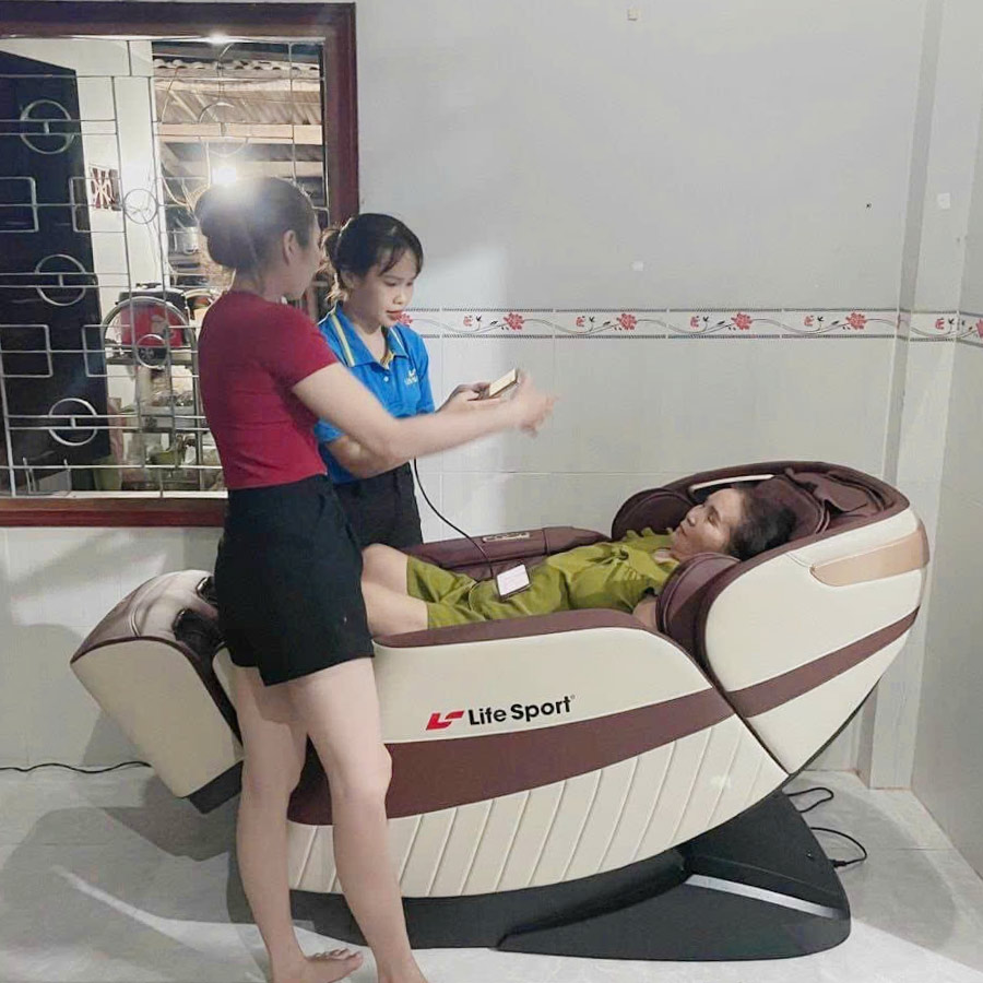 Chị My Tại Khánh Hòa Đã Lựa Chọn Ghế Massage LS-789