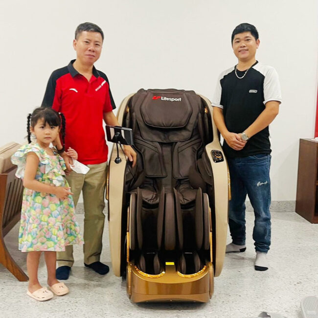 Giao ghế massage LS-650 cho anh Khang ở Khánh Hòa