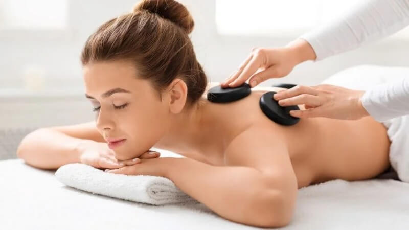 bà bầu có nên massage đá nóng