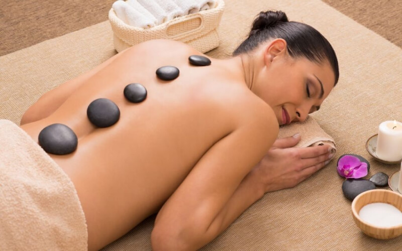 bà bầu có nên massage đá nóng